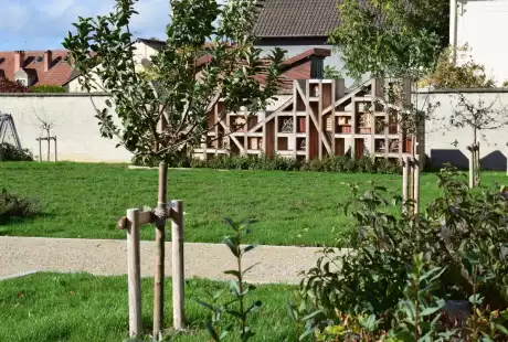 Savart Paysage - paysagiste urbaniste – jardin verger– hôtel à insectes – pommiers – comestibles – Châlons-en-Champagne – petits fruits – agriculture urbaine – variétés anciennes – permaculture – cycle naturel – Vie du sol 